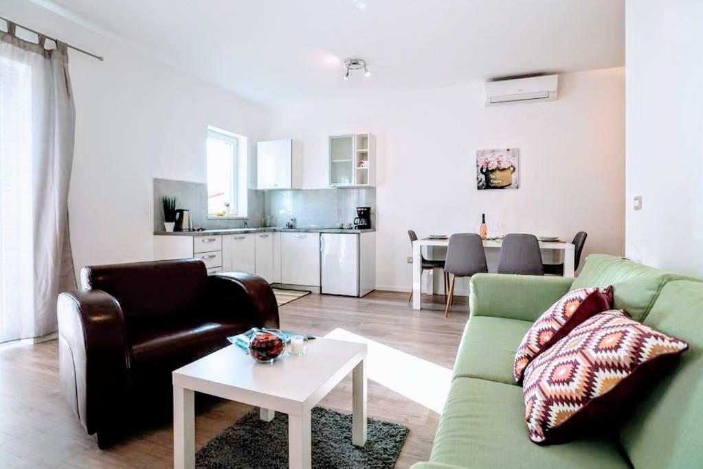 Holiday Apartments Mediterraneo ฟุนตานา ภายนอก รูปภาพ