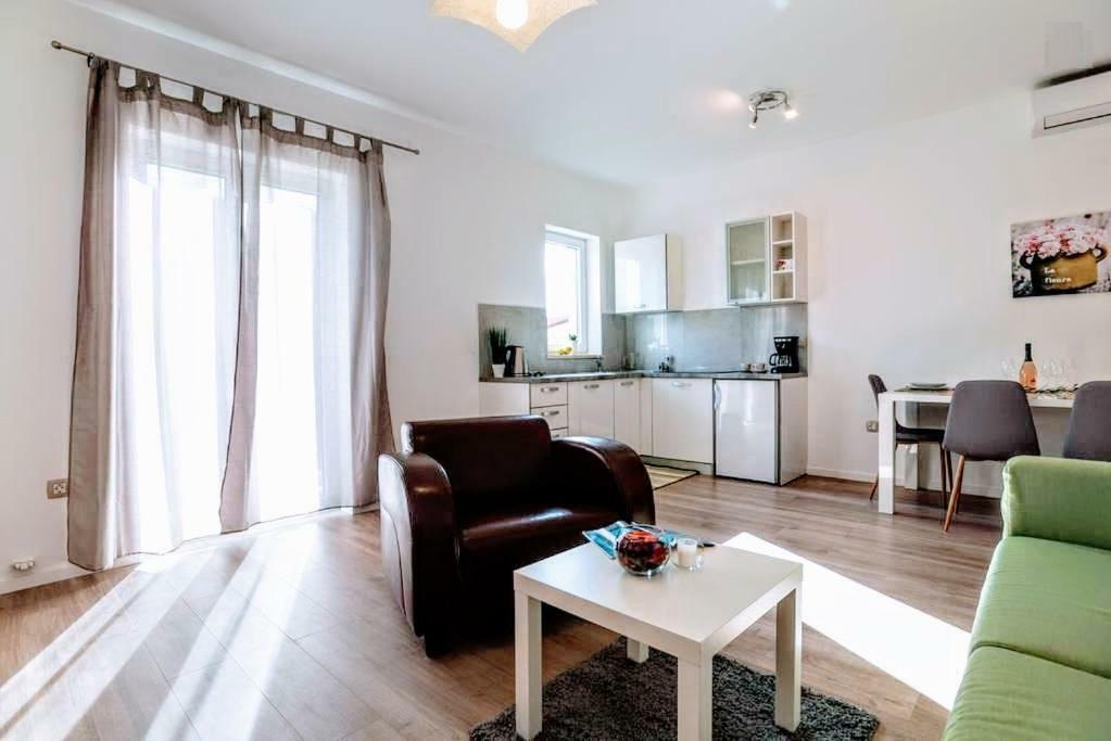 Holiday Apartments Mediterraneo ฟุนตานา ภายนอก รูปภาพ